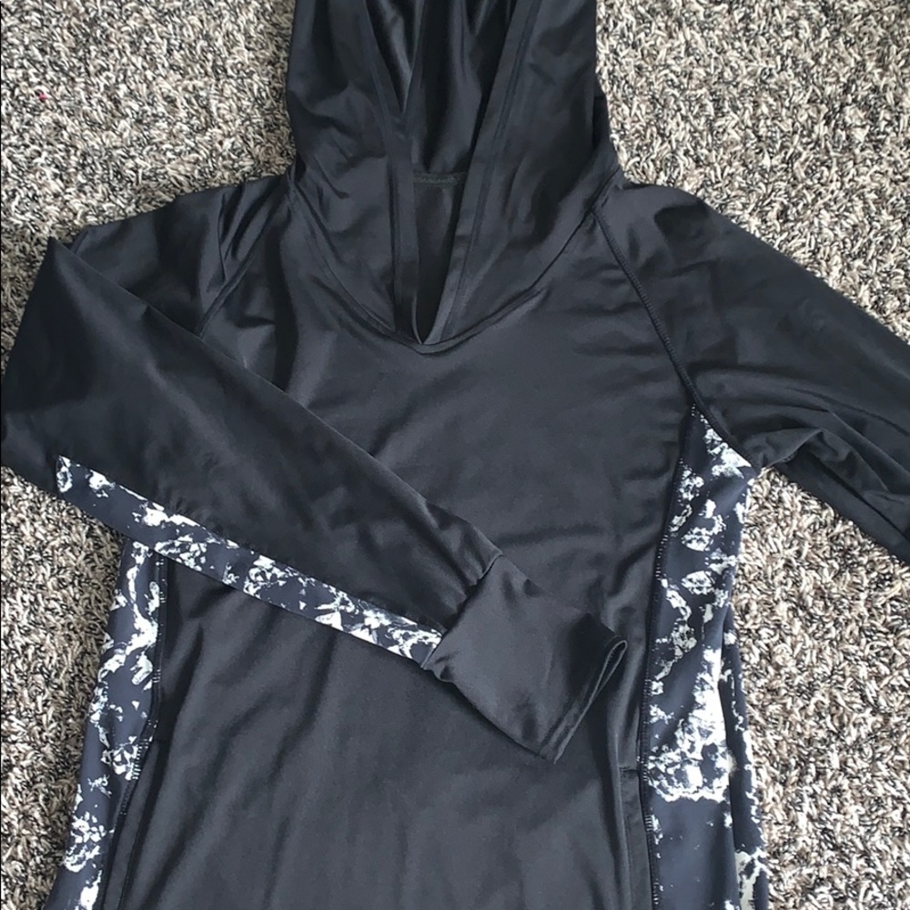 Black and white sweatshirt